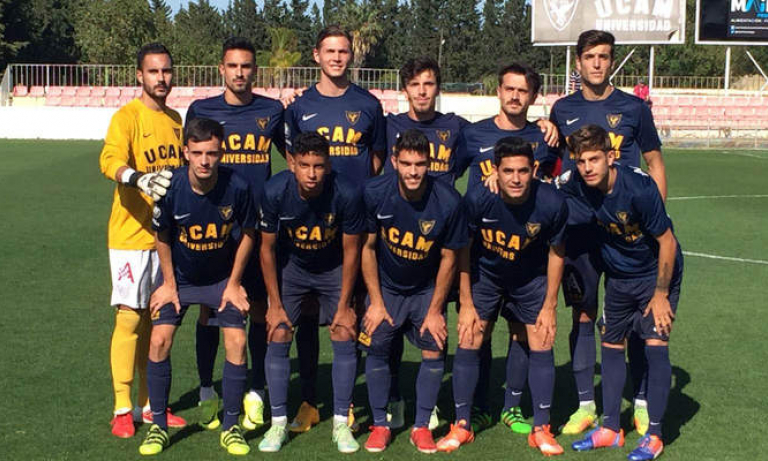 Victoria de nuestro filial ante el líder para cerrar su debut en 3ª División (2-0)