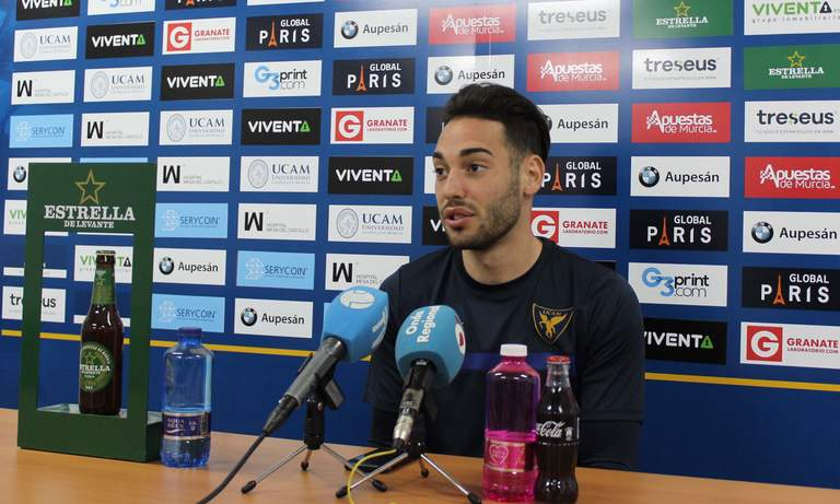 Víctor García: "No me sorprende jugar de lateral izquierdo, ya lo he hecho muchas veces"