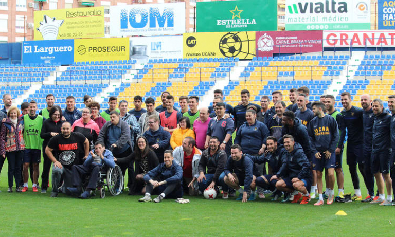 El centro de día Llano del Barco (Archena) visita La Condomina