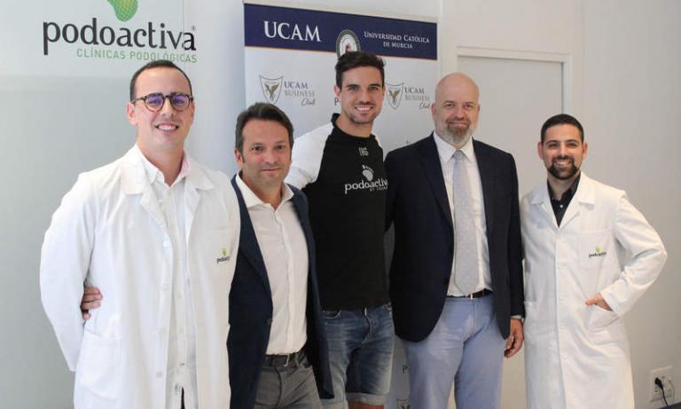Los futbolistas del UCAM Murcia pisan firme con Podoactiva