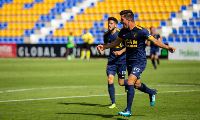 Luis Castillo: "El primer equipo nos arropa y nos da confianza"