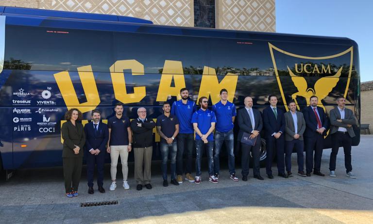 Presentado el nuevo autobús Aurbús de los equipos profesionales de la Universidad Católica de Murcia