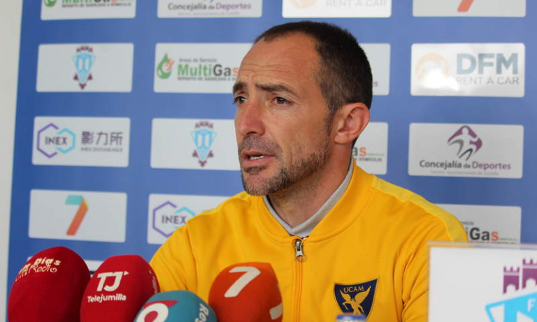 Munitis: "Hemos tenido que adaptarnos al campo y al rival, por lo que la victoria tiene más mérito"