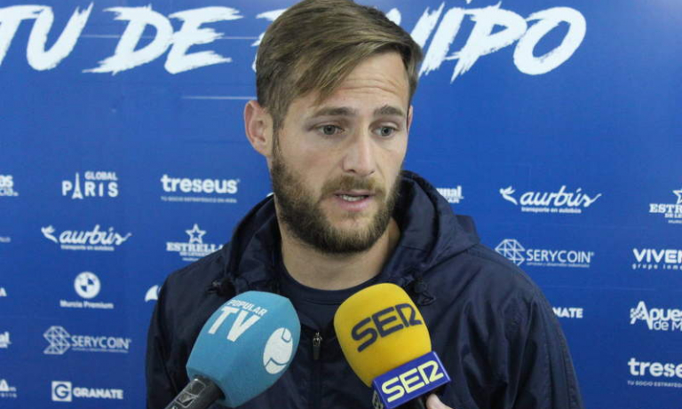 Titi: "No miramos ni al de arriba ni al de abajo, solo pensamos en el Almería B"