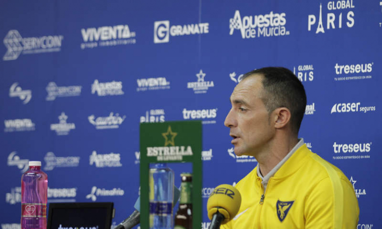 Munitis: "Nos hemos visto obligados a ejecutar un cambio de sistema por las bajas"