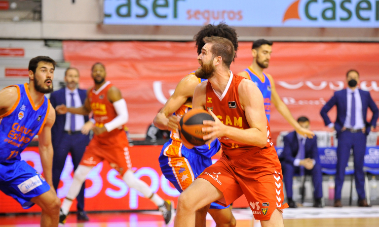 Valencia Basket corta la racha del UCAM Murcia