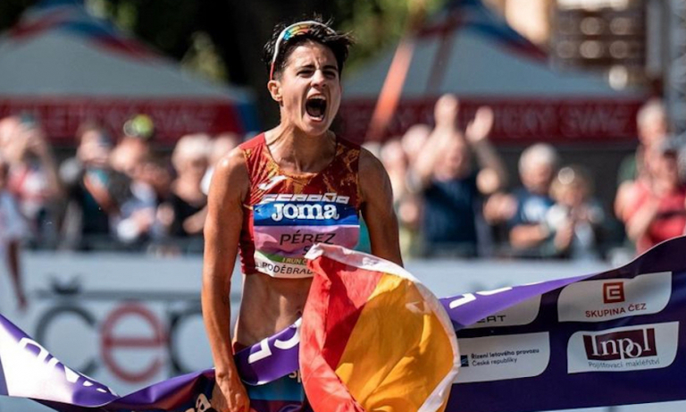 María Pérez tras batir el récord del mundo en 35km marcha