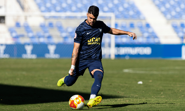 Alvarito jugando un partido de Liga en La Condomina