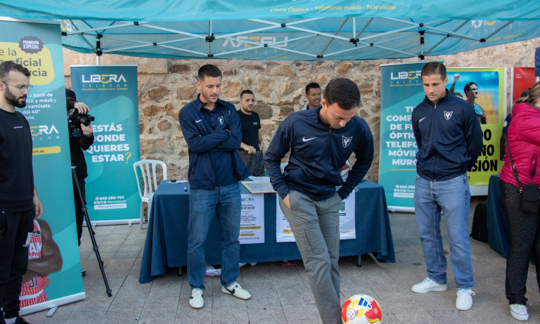 Ale Marín, Urcelay y Dani Aquino divirtiéndose en la bienvenida UCAM
