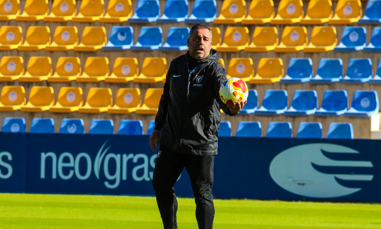 Germán Crespo dirigiendo la sesión en La Condomina