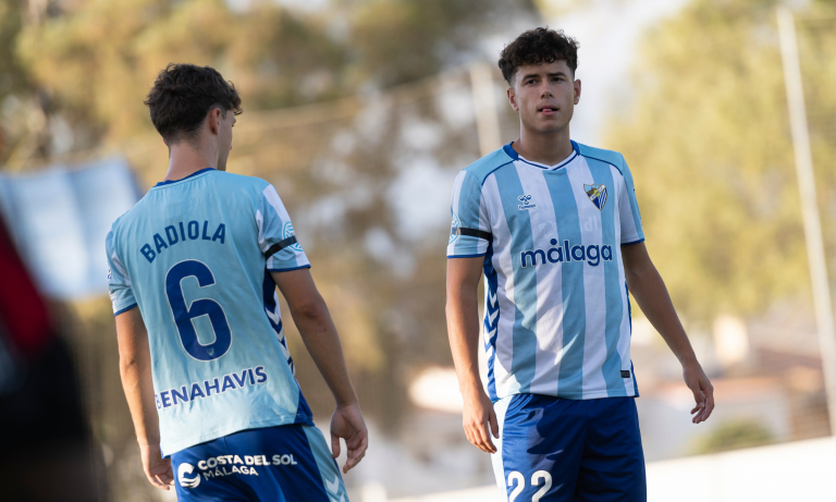 Jugadores del Atlético Malagueño en un partido oficial de esta temporada 2025/26