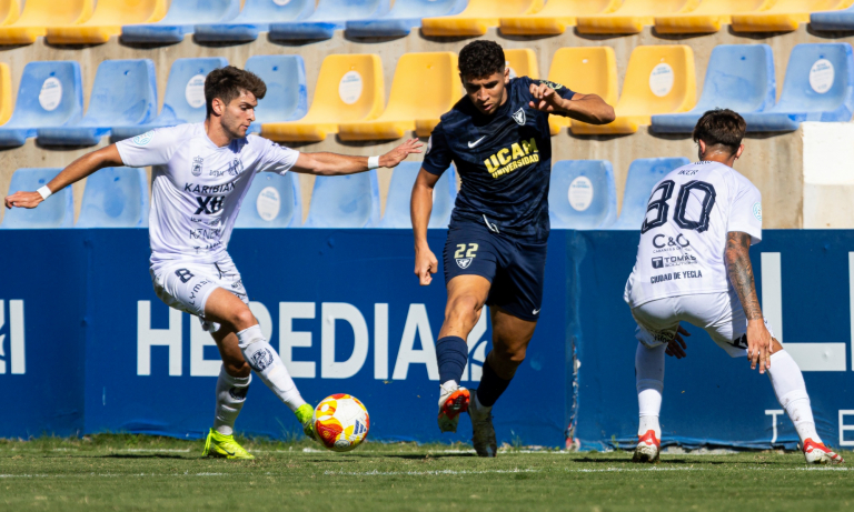 Mizzian durante un partido con la camiseta del UCAM Murcia CF