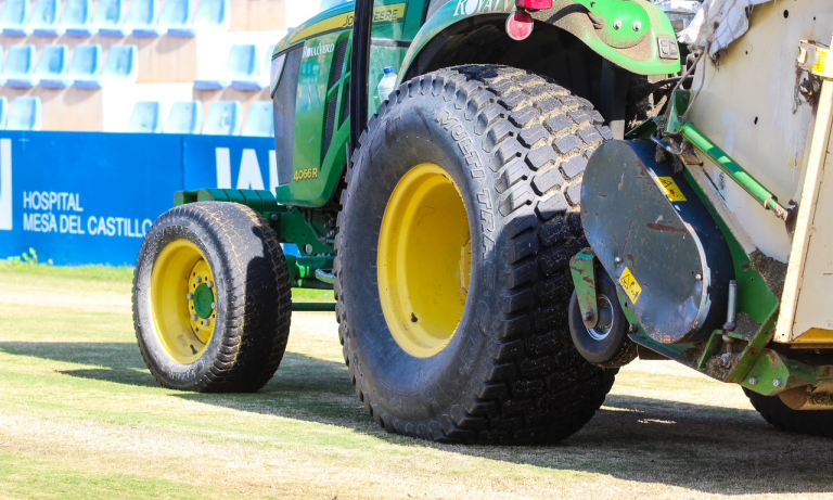 Maquinas de Royalverd trabajando en la resiembra de La Condomina