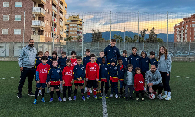 Alejandro Bueno con los más pequeños