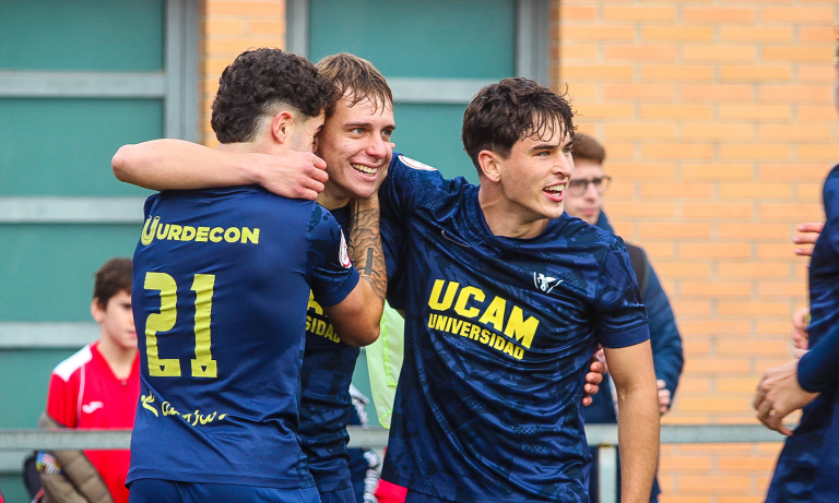 Celebración de Peseto ante el Real Murcia CF