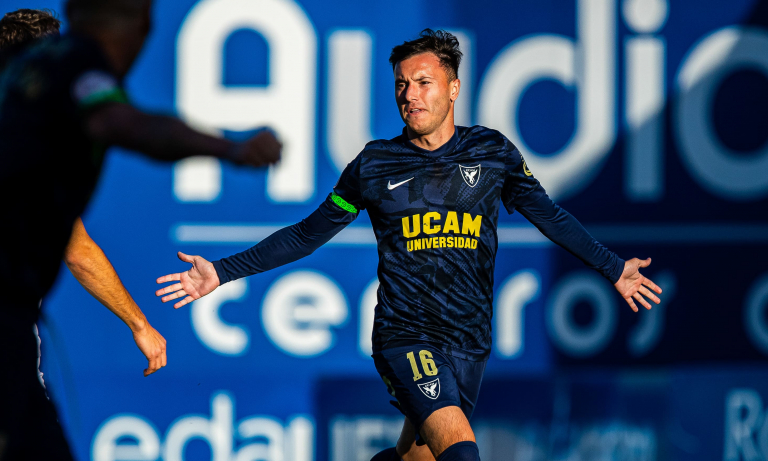 Ale Marín celebrando un gol 
