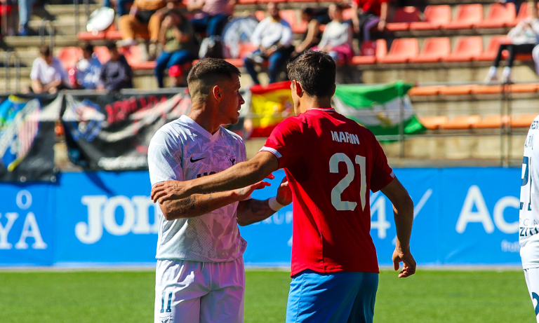 El UCAM Murcia CF cae ante el CD Estepona (2-0)