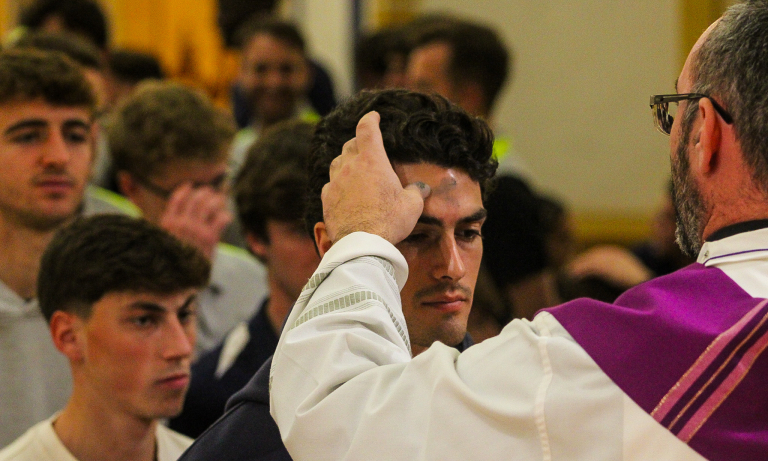 El UCAM Murcia CF inicia la Cuaresma con la imposición de la ceniza