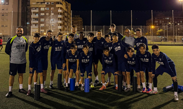 Mizzian conoce a los jugadores de nuestro Infantil B