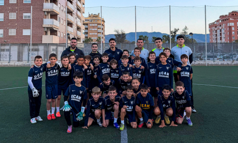 Pablo Hernández conoce a nuestros benjamines