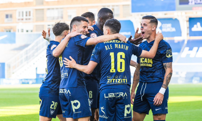 Celebración del equipo tras vencer al Recreativo de Huelva