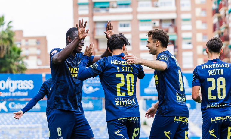 El UCAM Murcia CF firma una gran remontada para vencer a la UD Melilla (3-2)