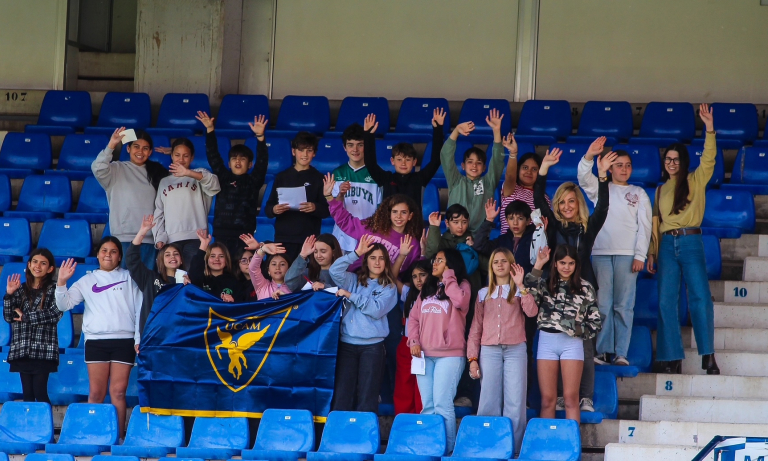 Los niños y ciñas del CEIP Cierva Peñalfiel disfrutando de la sesión de hoy