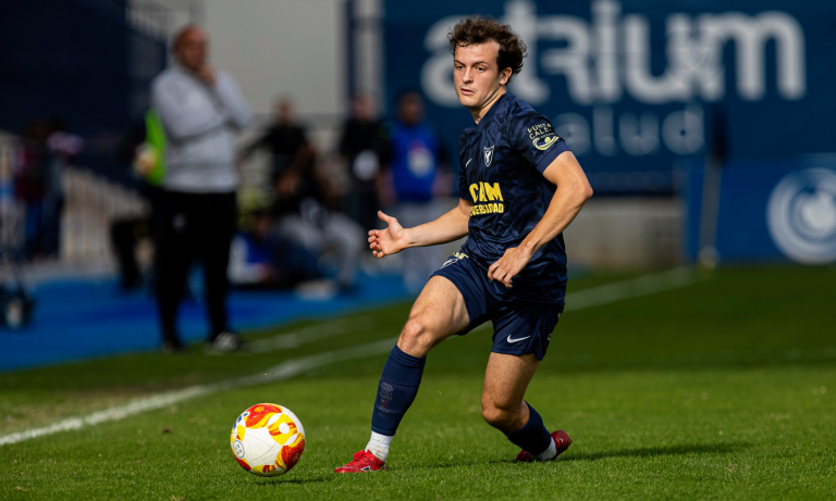 Pontones sobre el césped del Estadio Heredia 21 La Condomina