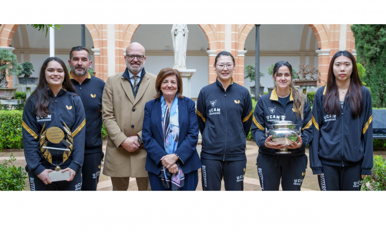 La UCAM recibe la Copa de la reina de la mano de UCAM Cartagena Tenis de Mesa