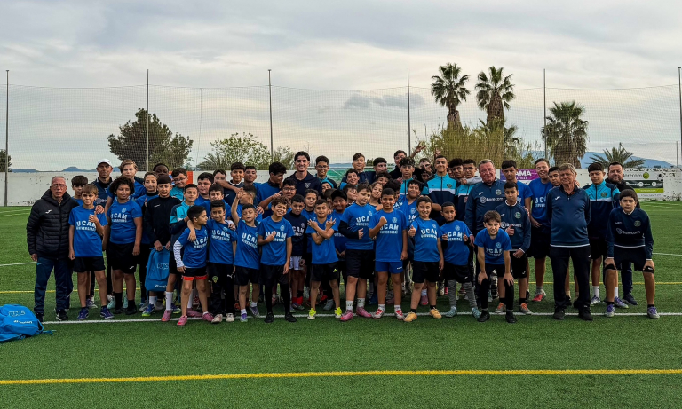 Visita del atacante Julito al Alguazas