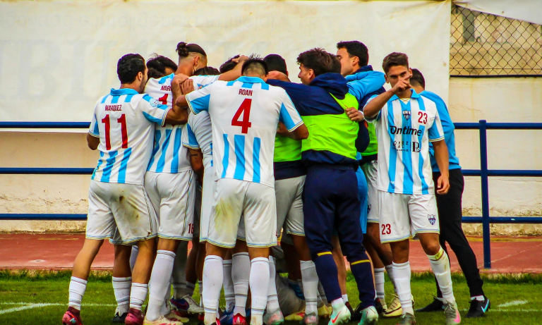 Celebración de grupo del FC La Unión Atlético