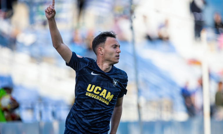 Ale Marín celebrando un gol en el Estadio Heredia 21 La Condomina