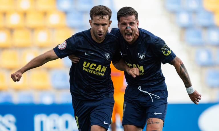 Celebración de Sergi Baldrich y Aquino en el estadio Heredia 21 La Condomina