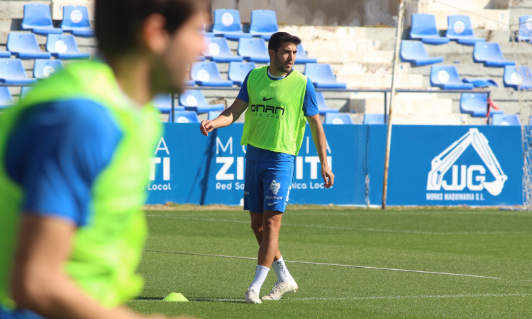 Iván Moreno durante un entrenamiento en el Estadio Heredia 21 La Condomina