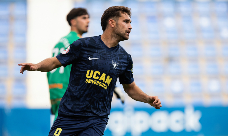 Sergi Baldrich durante el UCAM Murcia CF - Atlético Malagueño