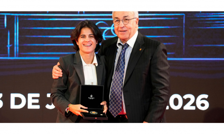 María Pérez es otorgada con la Orden Olímpica del COE
