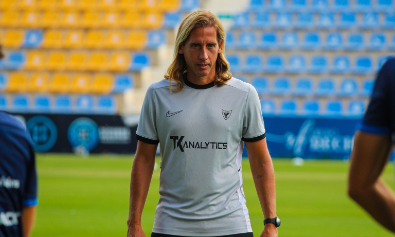 Checa dirigiendo un entrenamiento en el Estadio Heredia 21 La Condomina